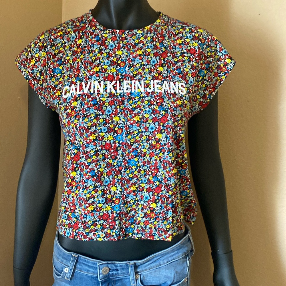 Cropped Calvin Klein Tshirt